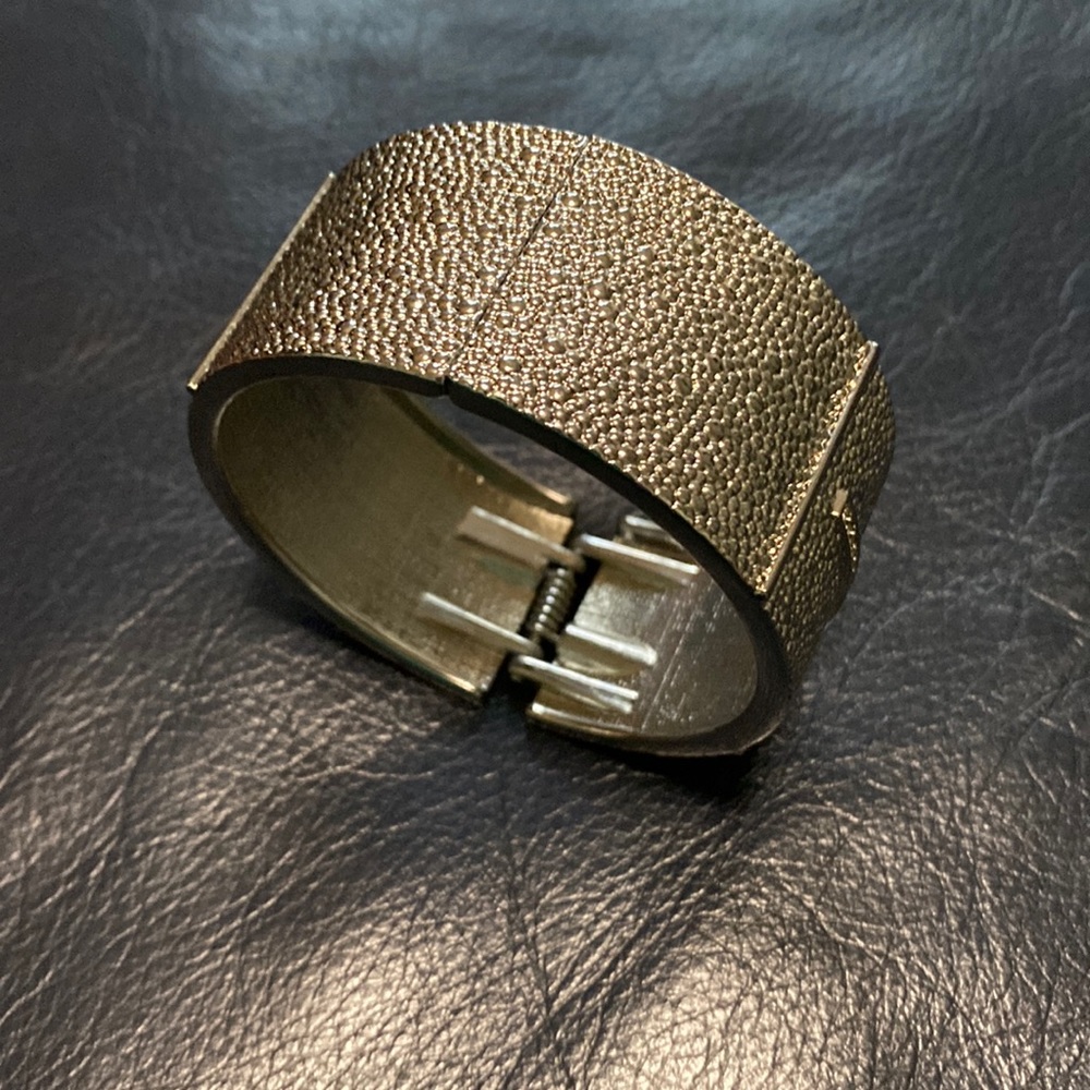 Bangle bracelet